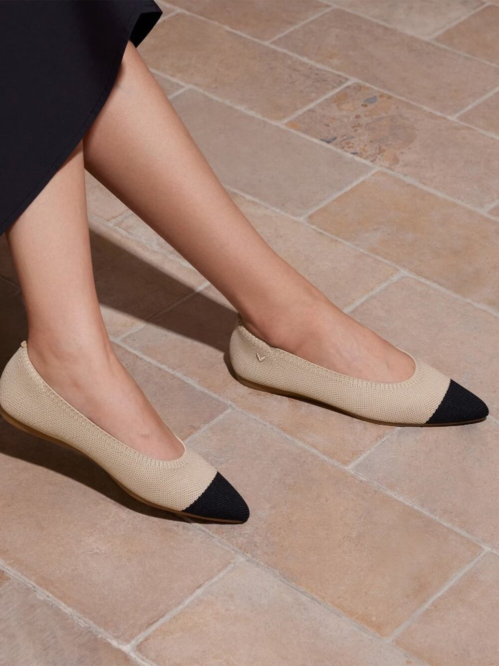Vivaia Aria 5 pointed toe in almond and black size 40 / 9